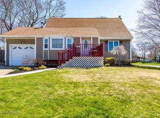 175 W 22nd St, Deer Park, NY 11729