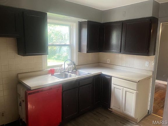 4th image of 604 East Ave