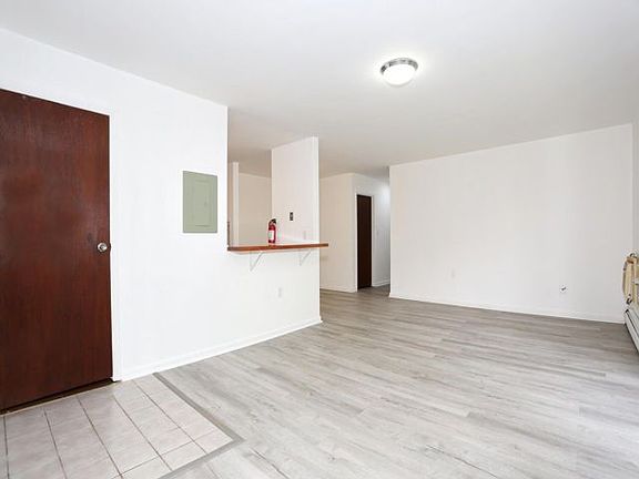 5th image of 366 Concord Ln #366