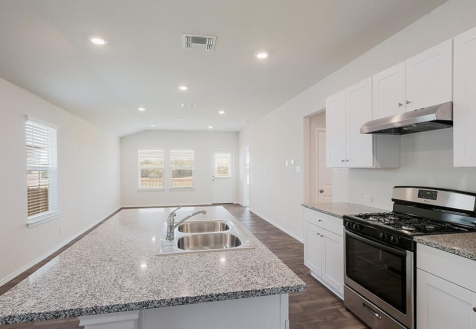 1st image of 611 N 13TH Place