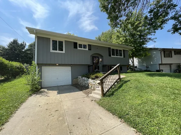 7508 Elm Dr, La Vista, NE 68128