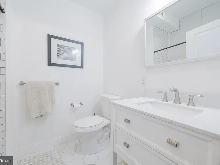 2317 E Letterly St — Photo 10