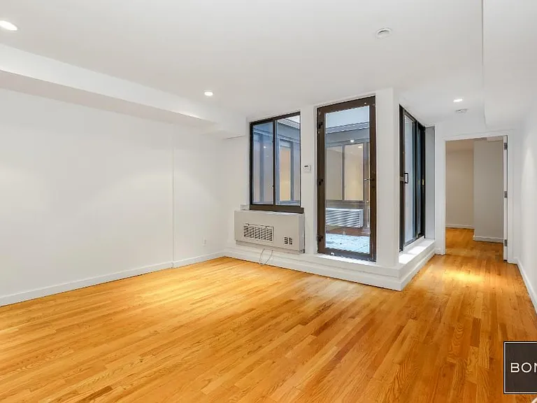 207 E 27th St #STEB — Photo 2