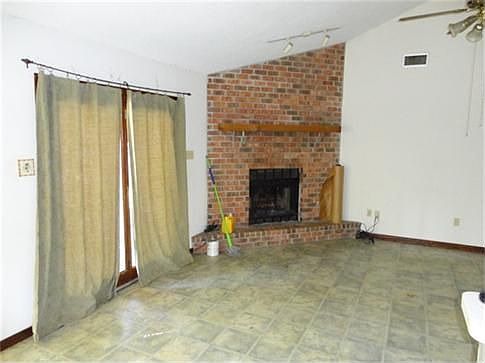 3rd image of 223 Elmwood St