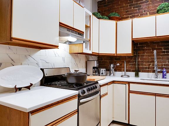 5th image of 114 Trenton St #1