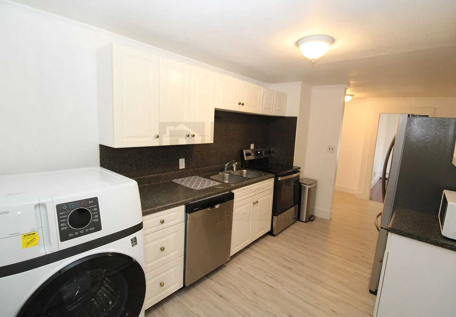 3 bed, 1.0 bath, 1000 sqft, $1,700 — Photo 3
