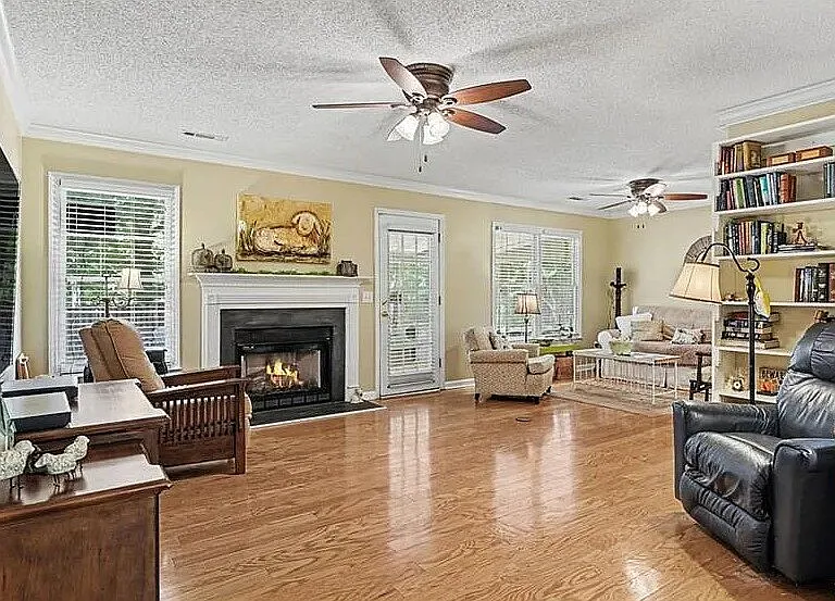 5520 Cornerstaff Dr — Photo 2