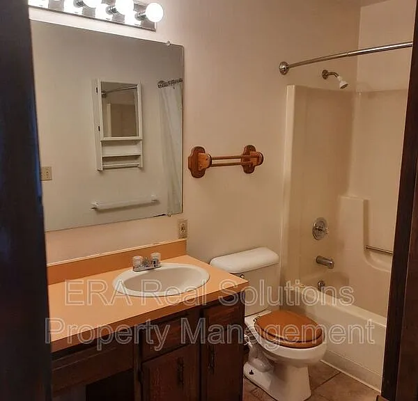 888 W Locust St #A — Photo 9