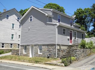 89 Liberty St, Pawcatuck, CT 06379