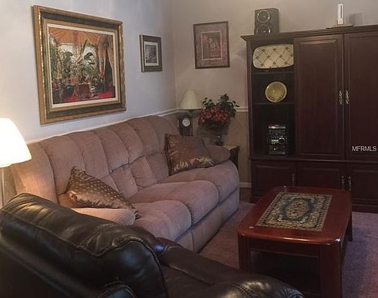 4th image of 1011 Brandon Lakes Ave