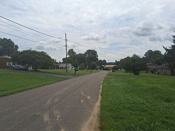 4th image of 134 Deerfield Ln