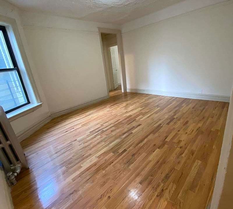 2nd image of 2301 Creston Ave APT 1B