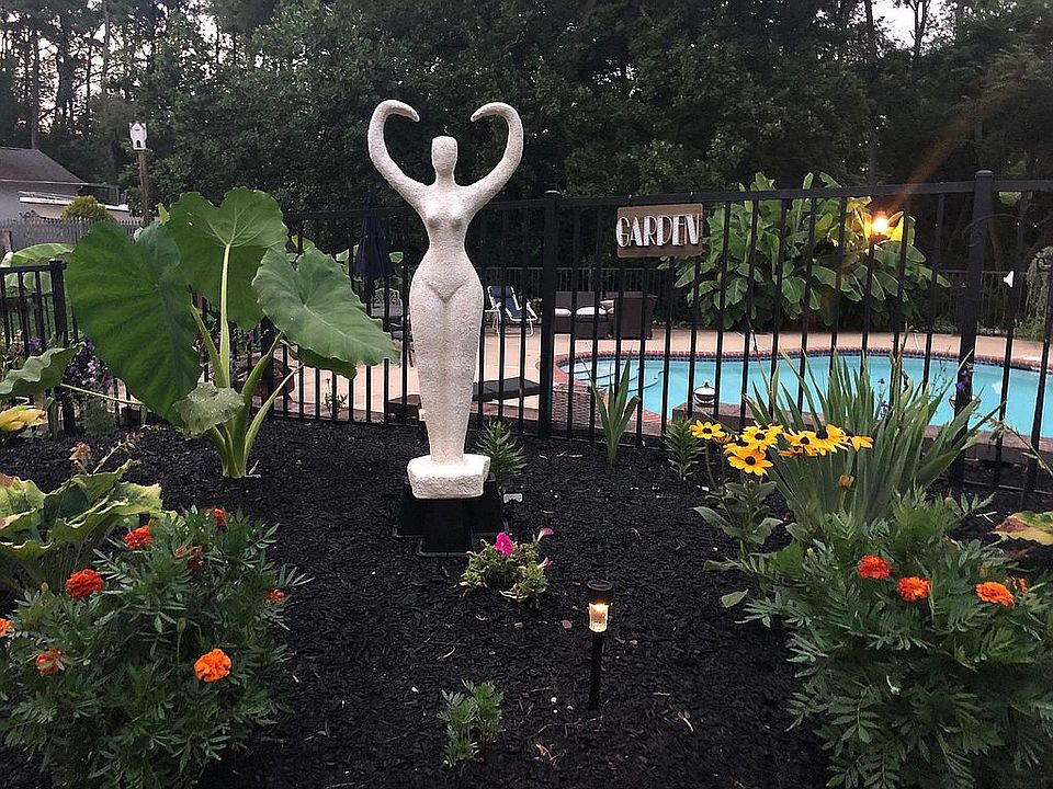2nd image of 128 Netherlands Dr