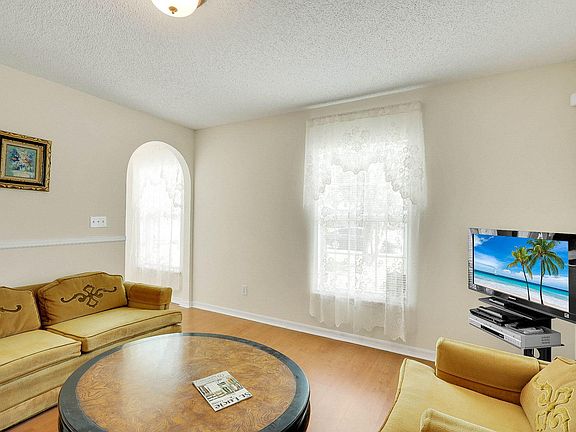 5th image of 167 SW Grove Avenue