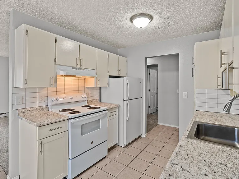 310 N Raymond Rd #D7 — Photo 5