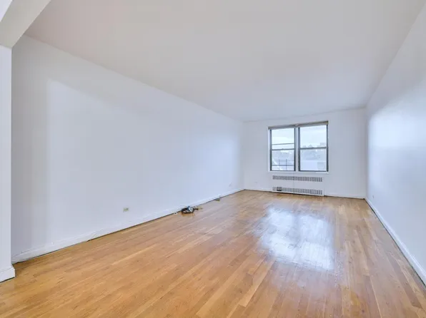 100 Ocean Parkway 4K image 2 of 14