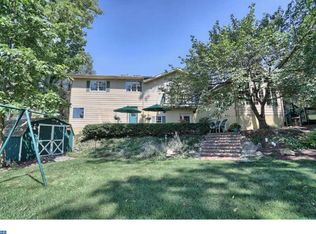 18 Rosemary Dr, Sinking Spring, PA 19608