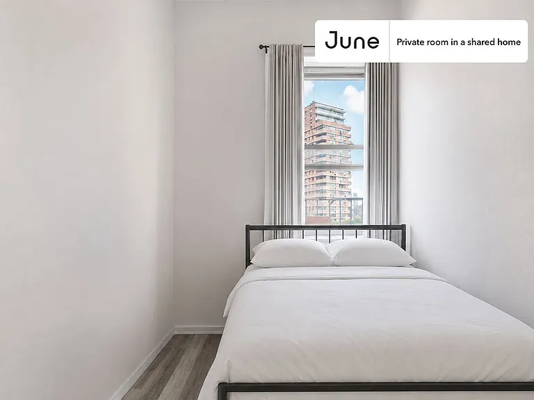 243 E Broadway #B — Photo 1