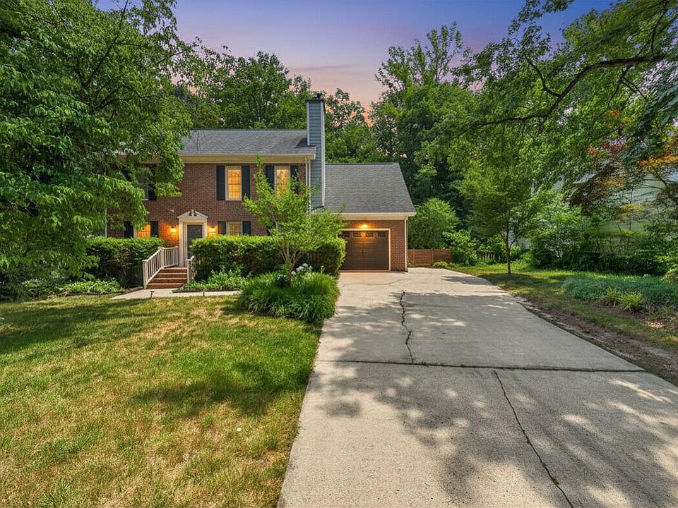 1st image of 1104 Fallen Oak Dr