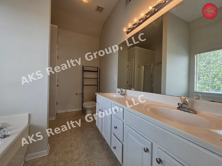 1108 Colony Trl — Photo 9