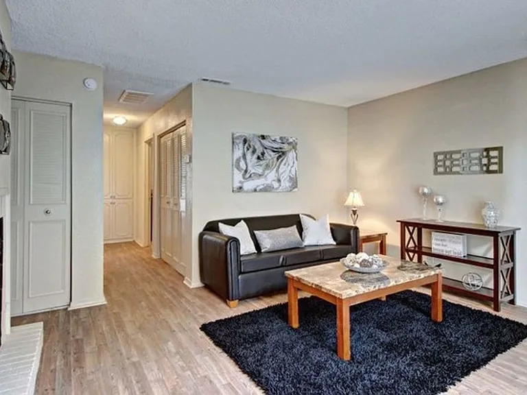 Autumn Woods Apartments — Photo 5