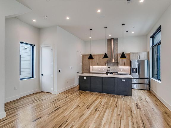 2nd image of 5609 Live Oak St #302