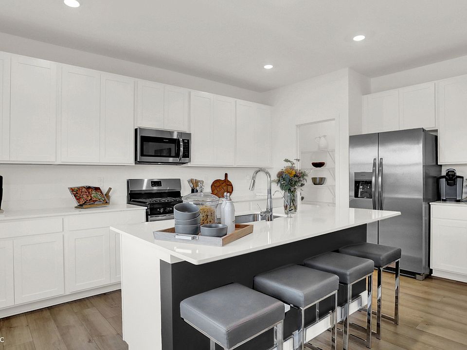 2nd image of 1582 Covington Blvd