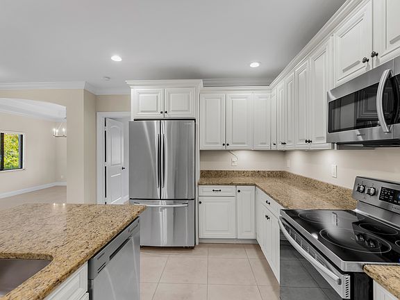 3rd image of 4400 Vanda Dr