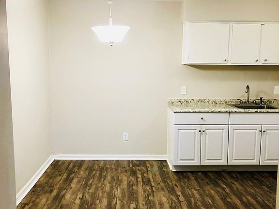 4th image of 3403 Campbell St APT 10