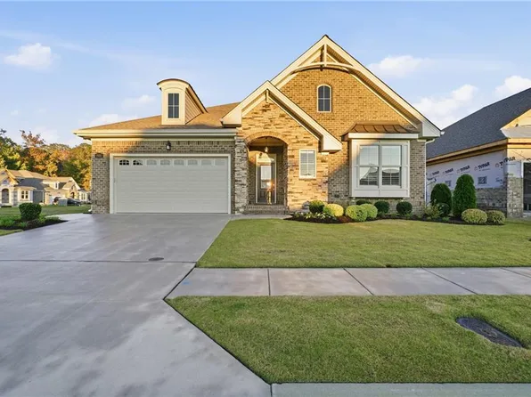 1505 Caden Ln #27, Chesapeake, VA 23322