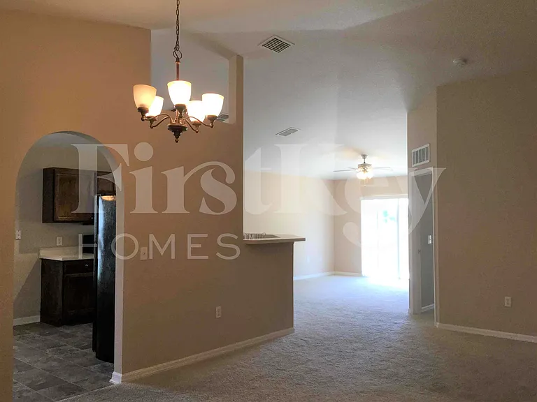 425 Hammerstone Ave — Photo 4