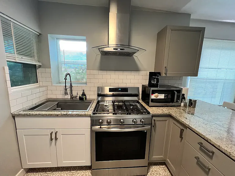 Full Kitchen