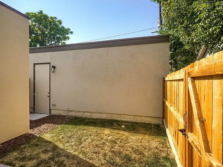 718 W 1st Ave — Photo 70