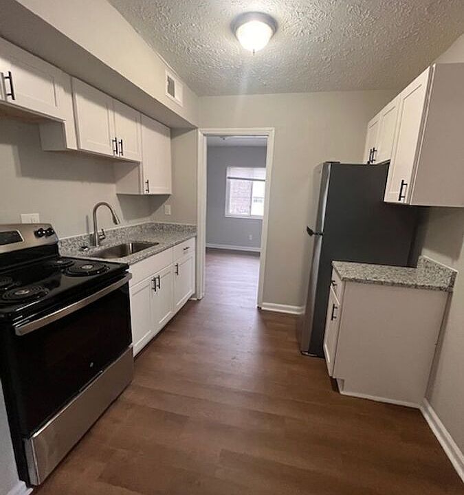 1st image of 208 Lakeshore Dr APT 10