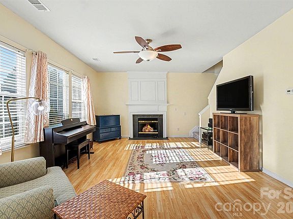 5th image of 2919 Azalea Hills Dr