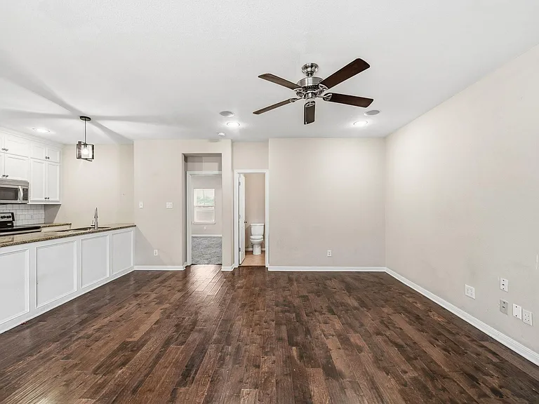 5303 Avenue J — Photo 5