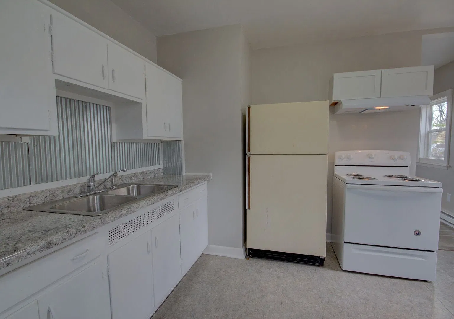 2 bedroom home — Photo 3