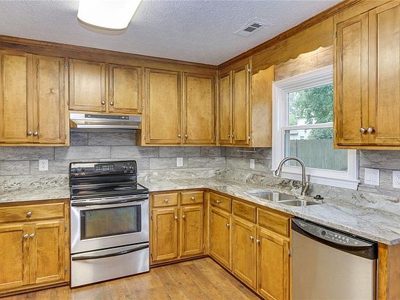 2nd image of 754 Michelle Dr