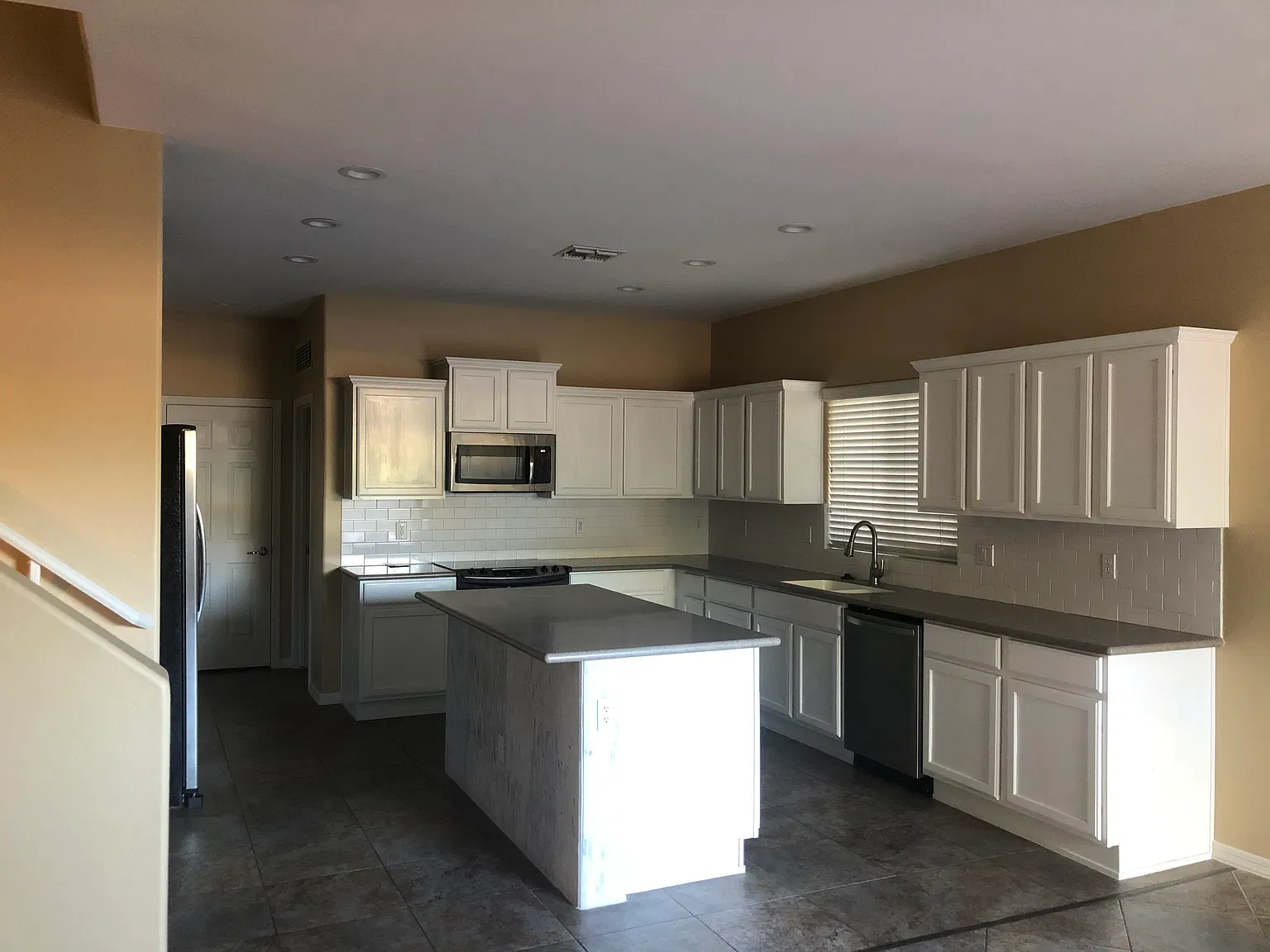 3 bed, 2.5 bath, 1871 sqft, $2,495 — Photo 2