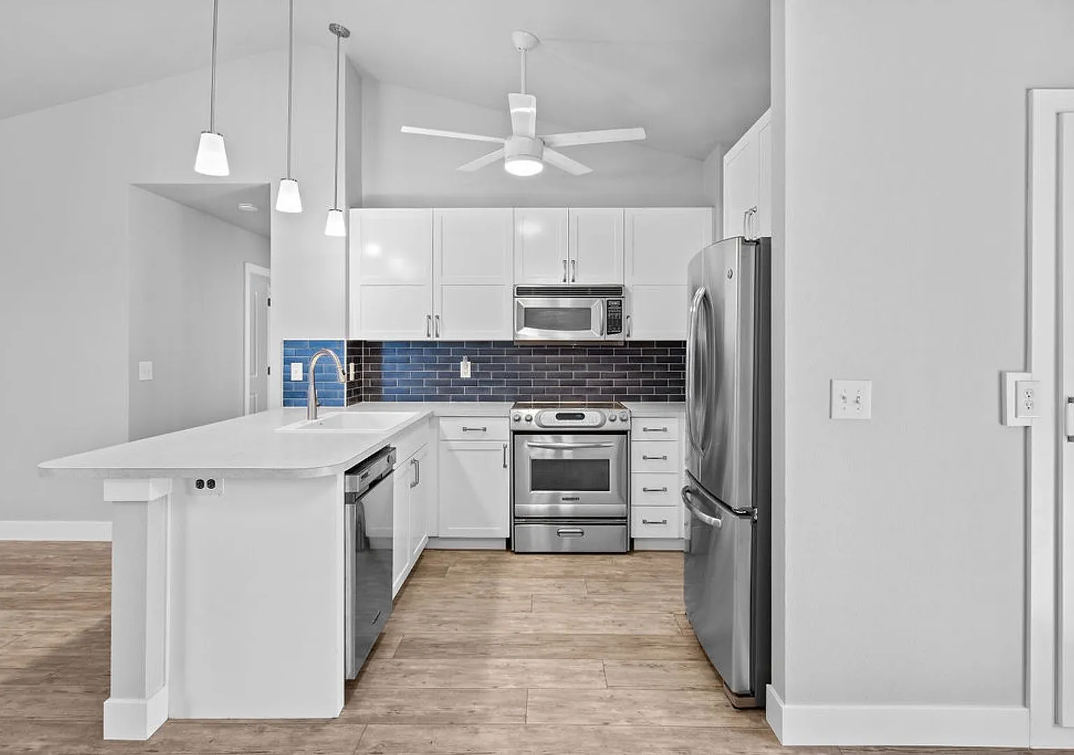 Sublease Opportunity Move-In Ready 3bd/2ba Home With 2 Car Garage — Photo 4