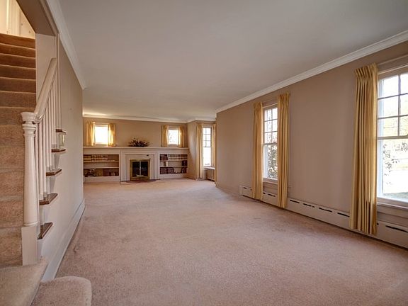 4th image of 801 W Brown St