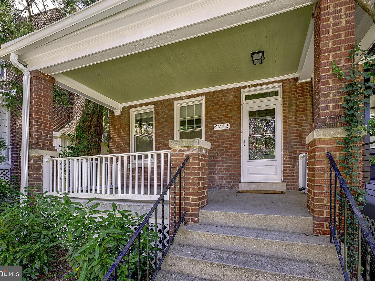 4 bed, 2.5 bath, 1608 sqft, $6,400 — Photo 4