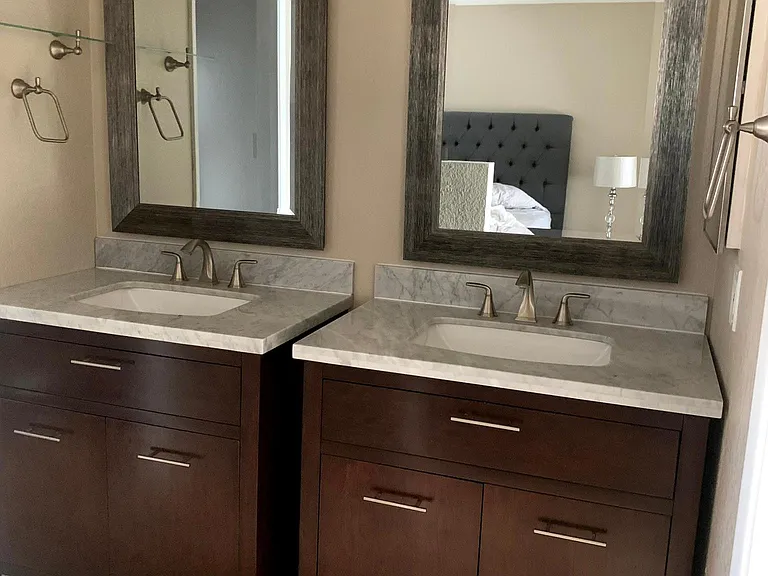 Dual sinks master bathroom