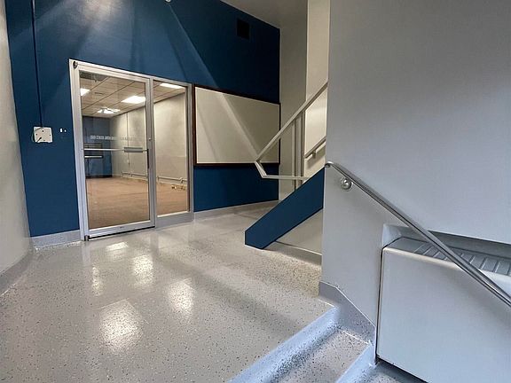 3rd image of 802 N Main St