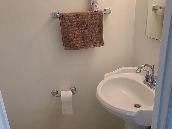 5th image of 1040 Kings Ct