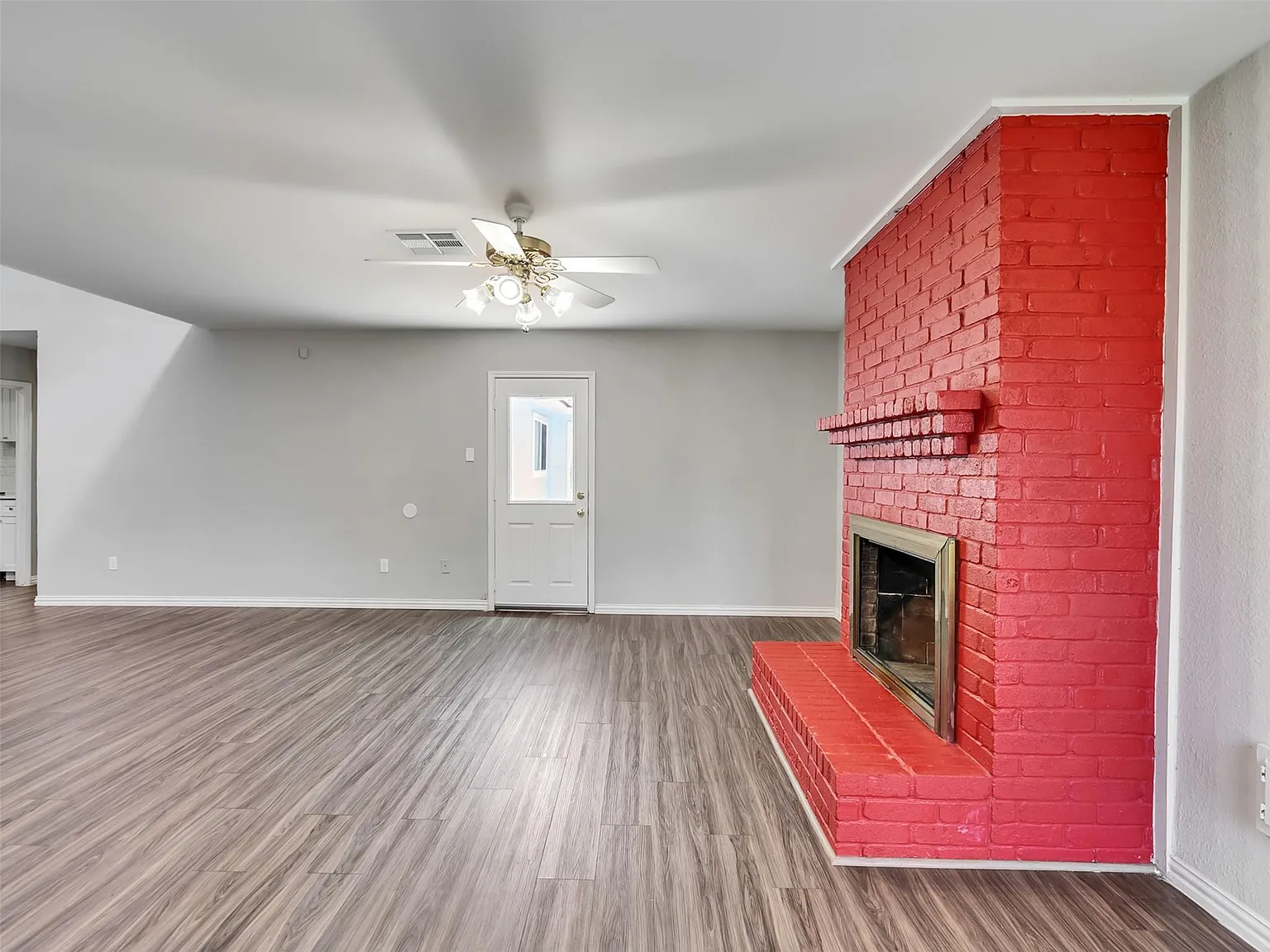 4 bed, 2.0 bath, 1852 sqft, $1,900 — Photo 4