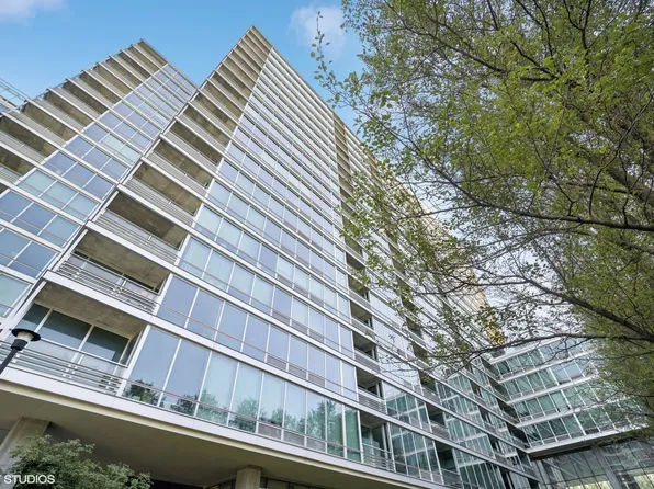 9655 Woods Dr Unit 1902, Skokie, IL 60077