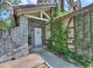 8458 E Amberwood St, Anaheim, CA 92808