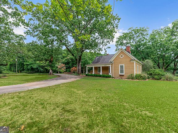 3rd image of 1047 Dixie Rd