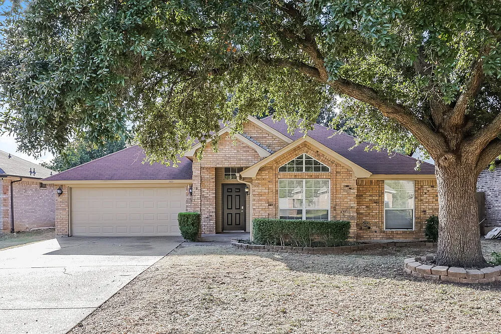 3 bed, 2.0 bath, 1699 sqft, $2,110 — Photo 1